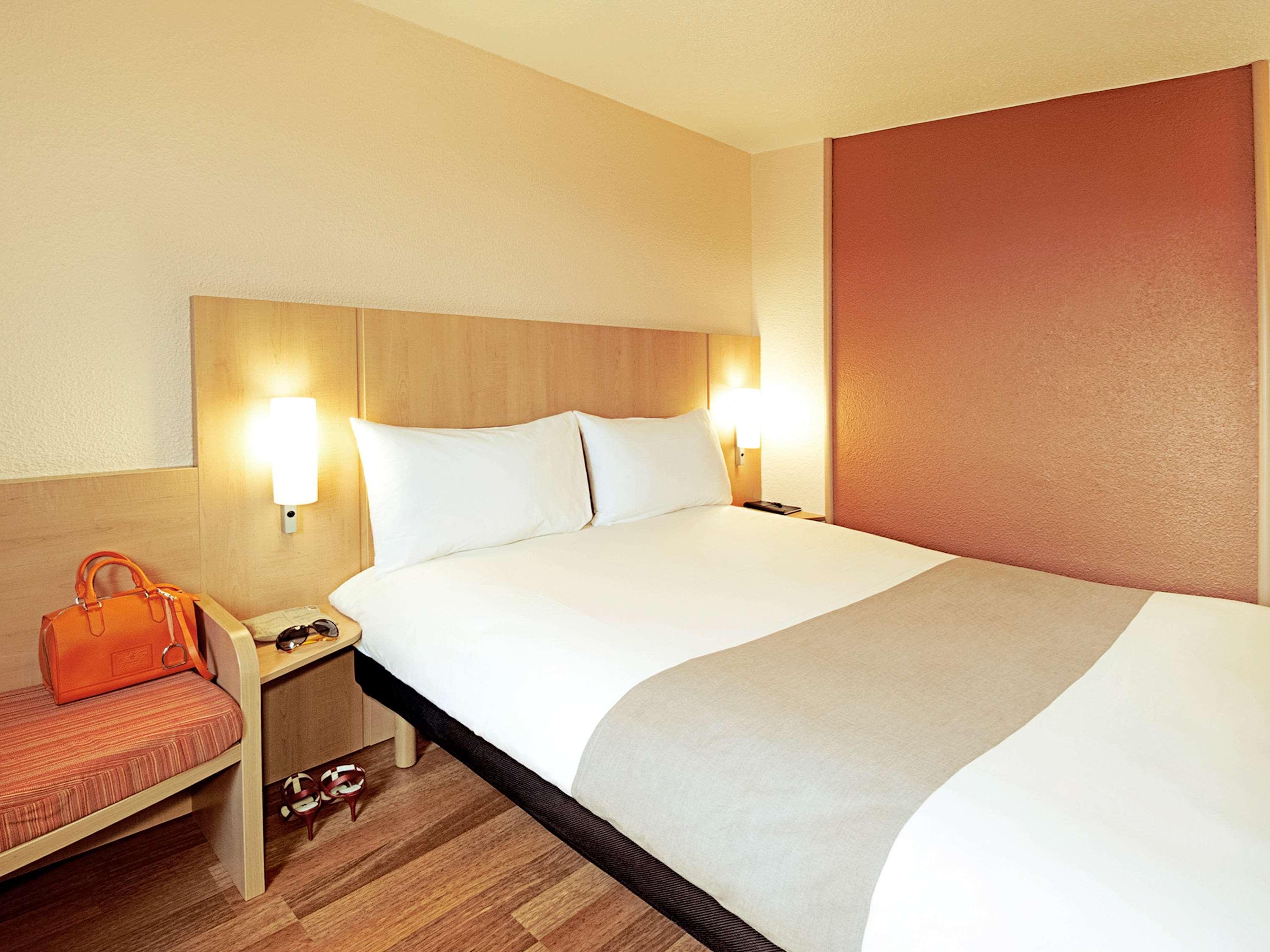 Ibis Hotel Koeln Airport Exterior photo