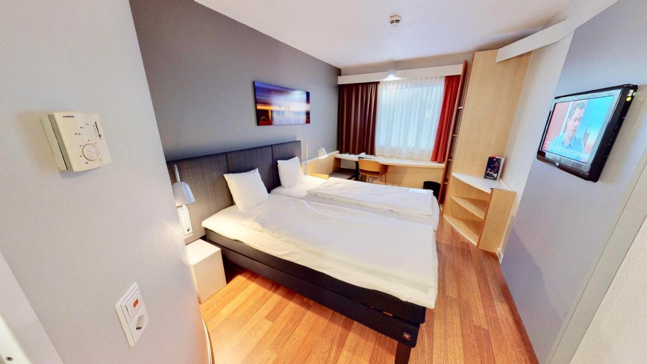 Ibis Hotel Koeln Airport Exterior photo